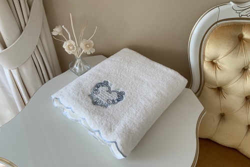 Махровое полотенце банное с вышивкой Home Sweet Home Heart
